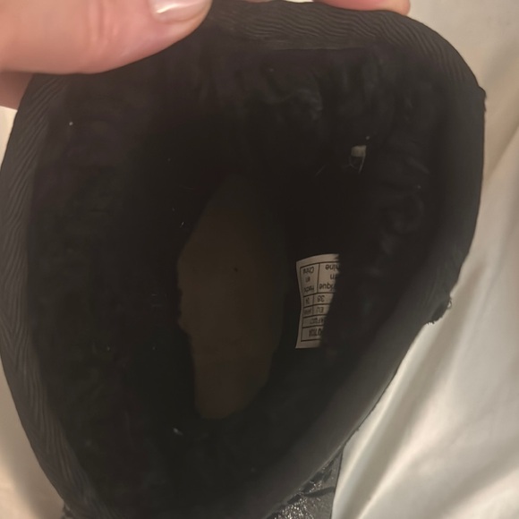 UGG Boots Black and Gray Patterned - Picture 8 of 10